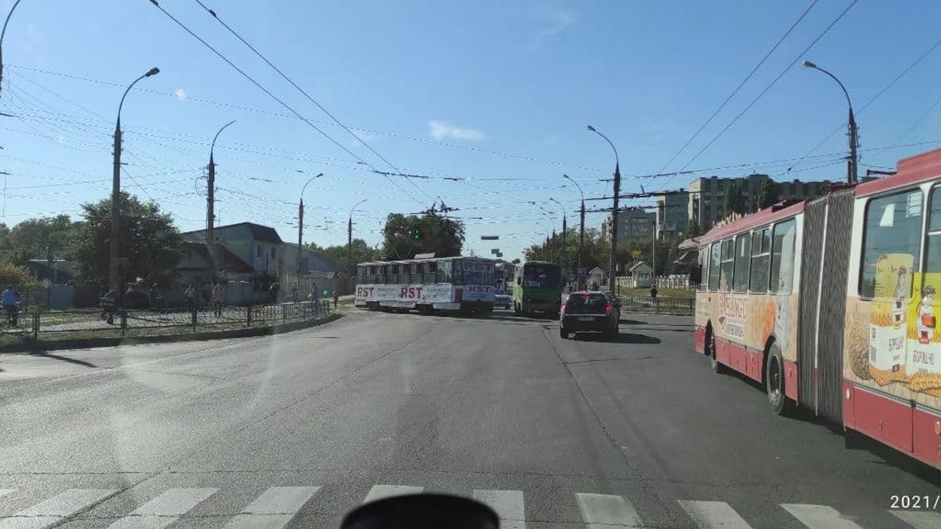 У Харкові сталася ДТП за участю громадського транспорту