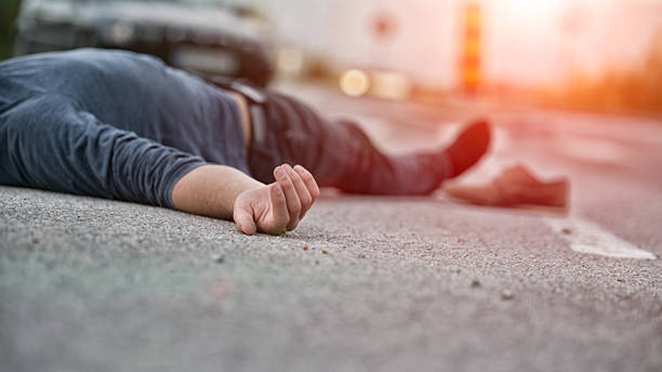 В Харькове авто сбило пешехода - от удара у мужчины слетела обувь