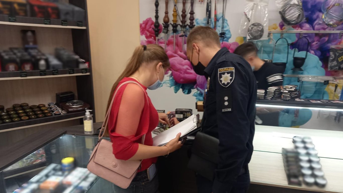 В Одессе мужчина продавал контрабандные сигареты