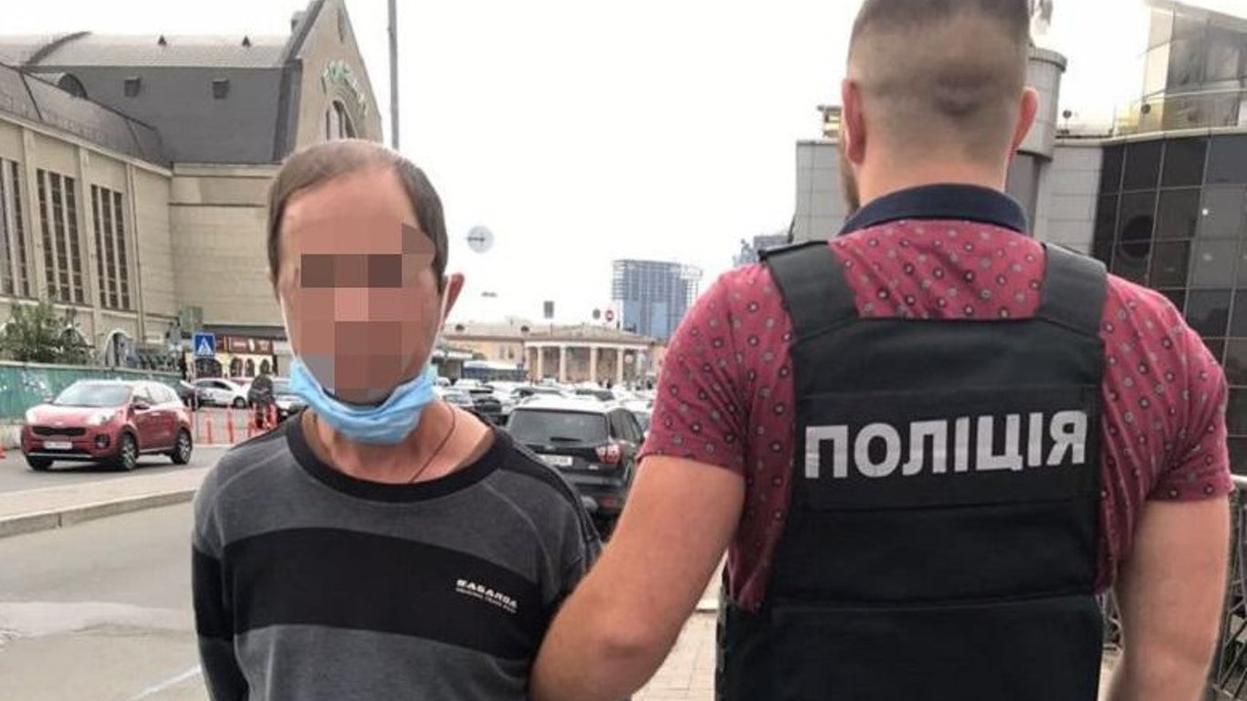 В Киеве задержали педофила, который развращал 8-летнюю девочку в туалете школы