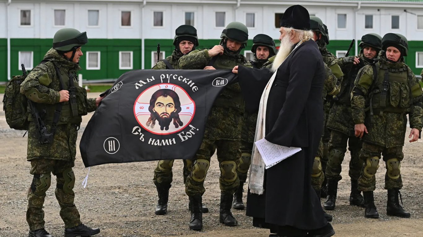 Путин из-за нехватки людей позволил вербовать в армию зэков и пенсионеров