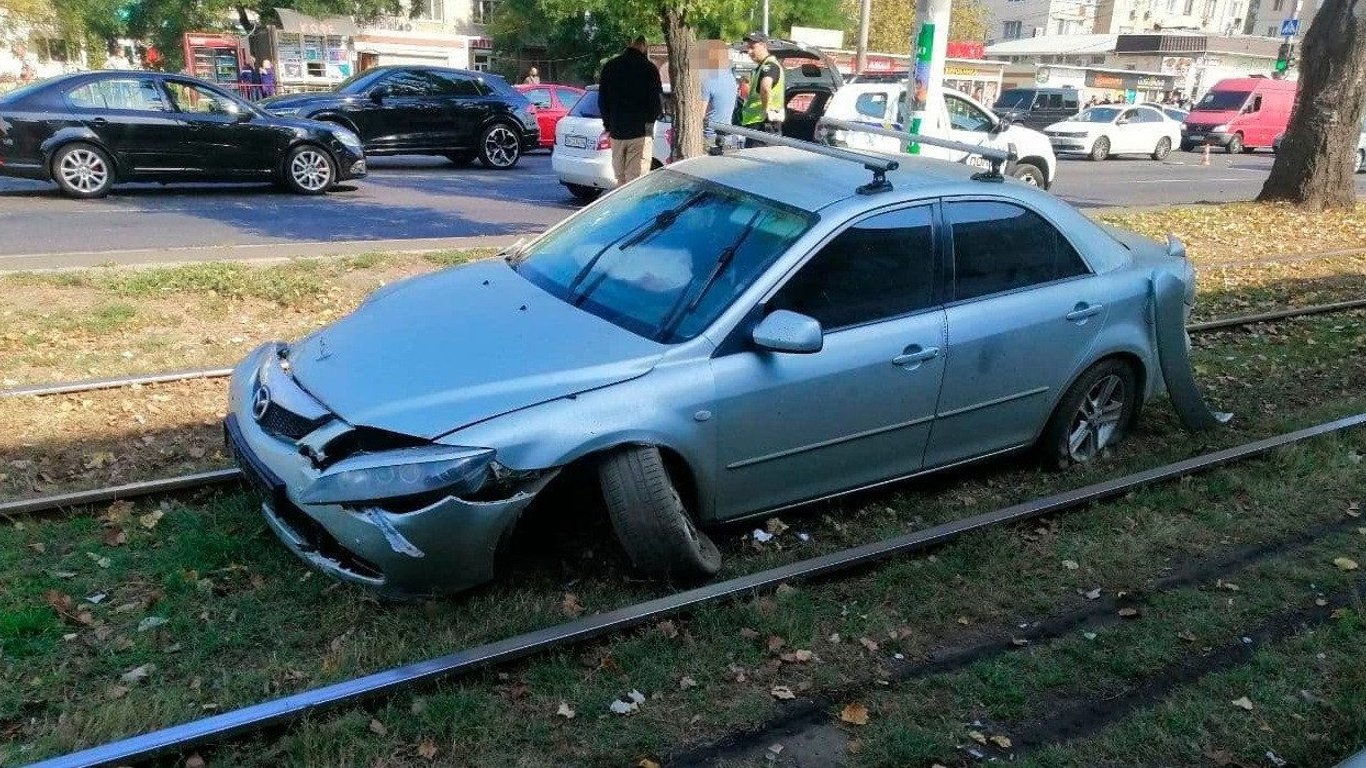 ДТП в Одессе - Mazda на скорости влетел в Subaru