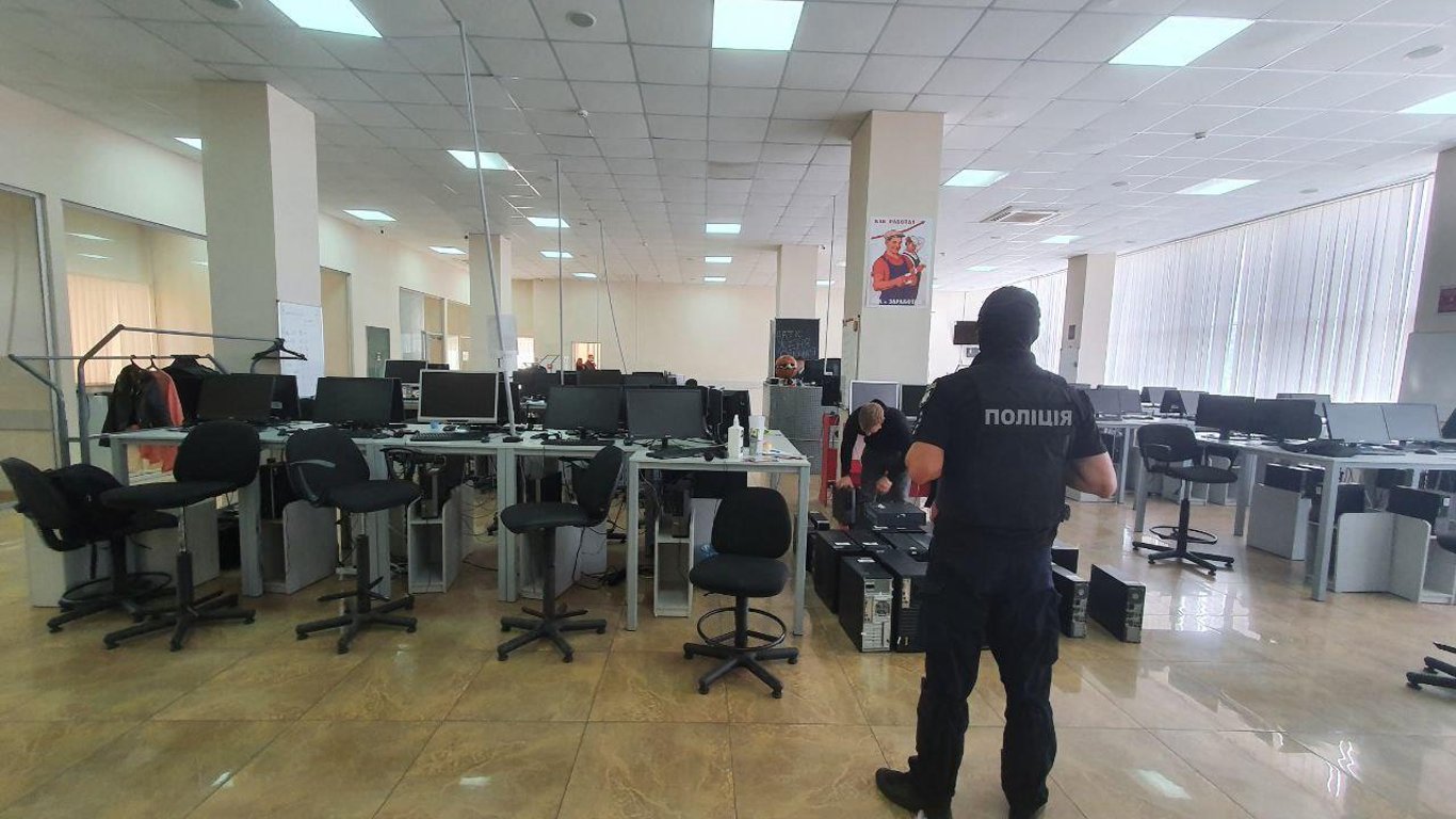 У Харкові поліція розкрила шахраїв, які організували фіктивну мережу call-центрів