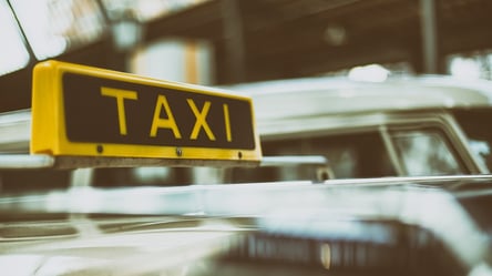 Скандал у харківському таксі: студентки з юракадемії відмовилися платити водієві і влаштували перепалку - 285x160