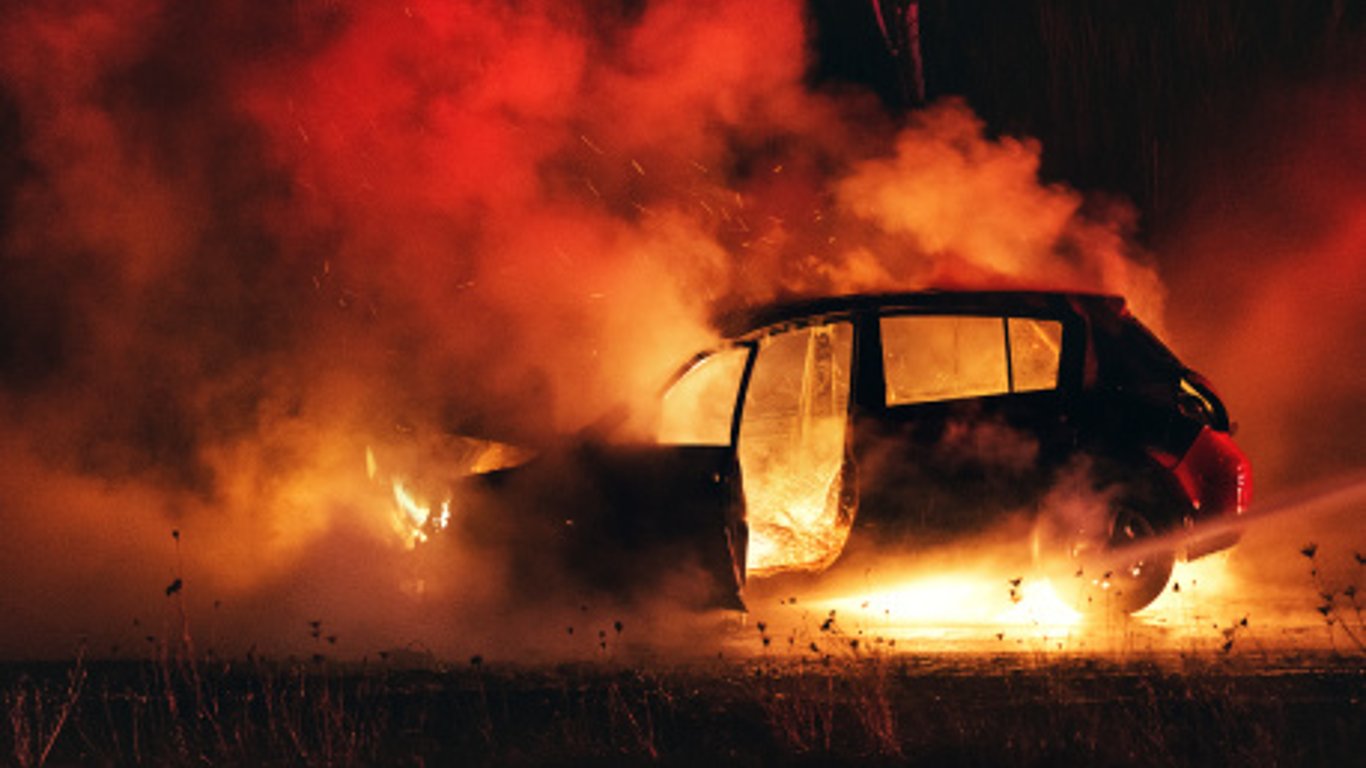 На Харьковщине расследуют обстоятельства смерти мужчины - обгоревшее тело погибшего нашли в салоне автомобиля