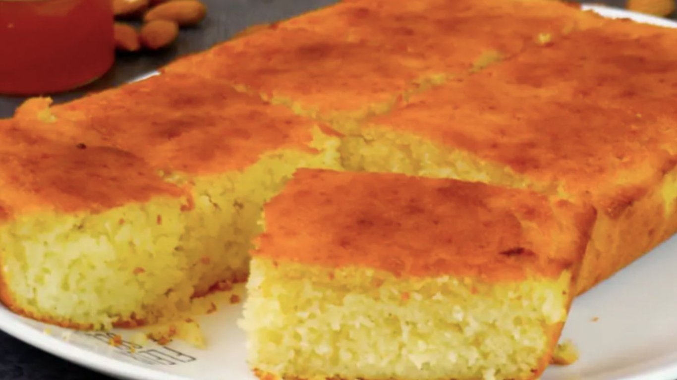 пиріг без борошна, потрібно лише перемішати ложкою і в духовку