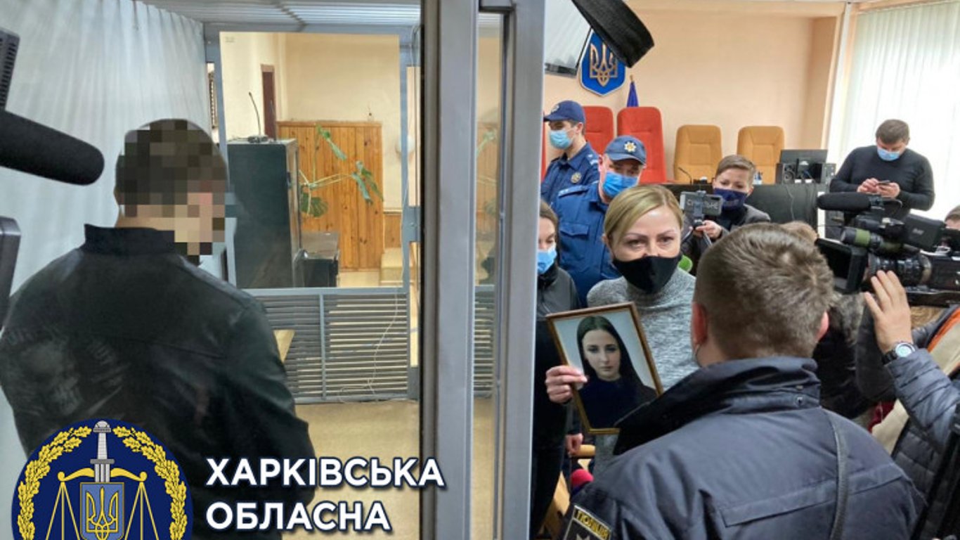 В Харькове суд оставил водителя, который насмерть сбил сотрудника ГСЧС и его дочь, в тюрьме