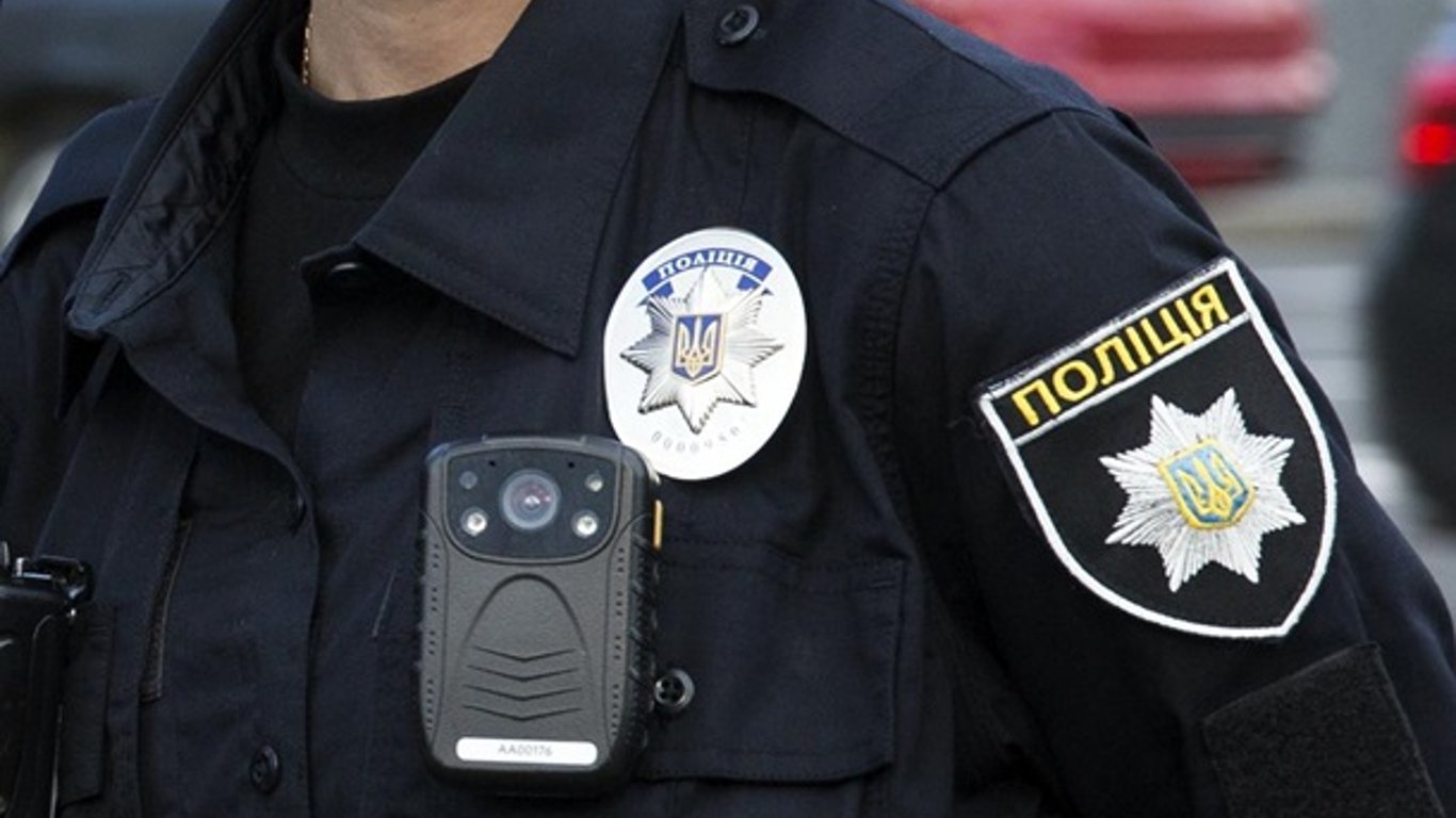 В Харькове патрульные наказали пешехода за нарушение ПДД - подробности
