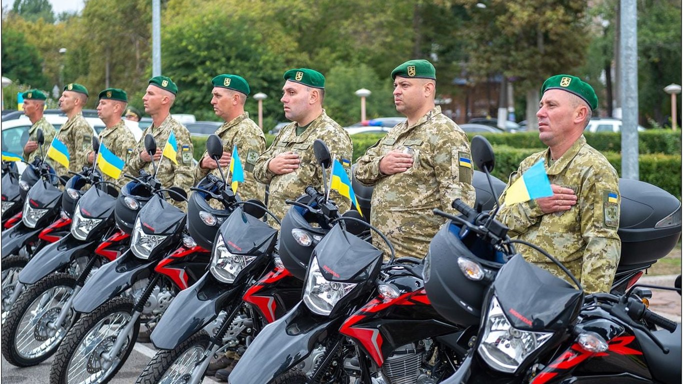 В Одессе пограничники получили новые мотоциклы