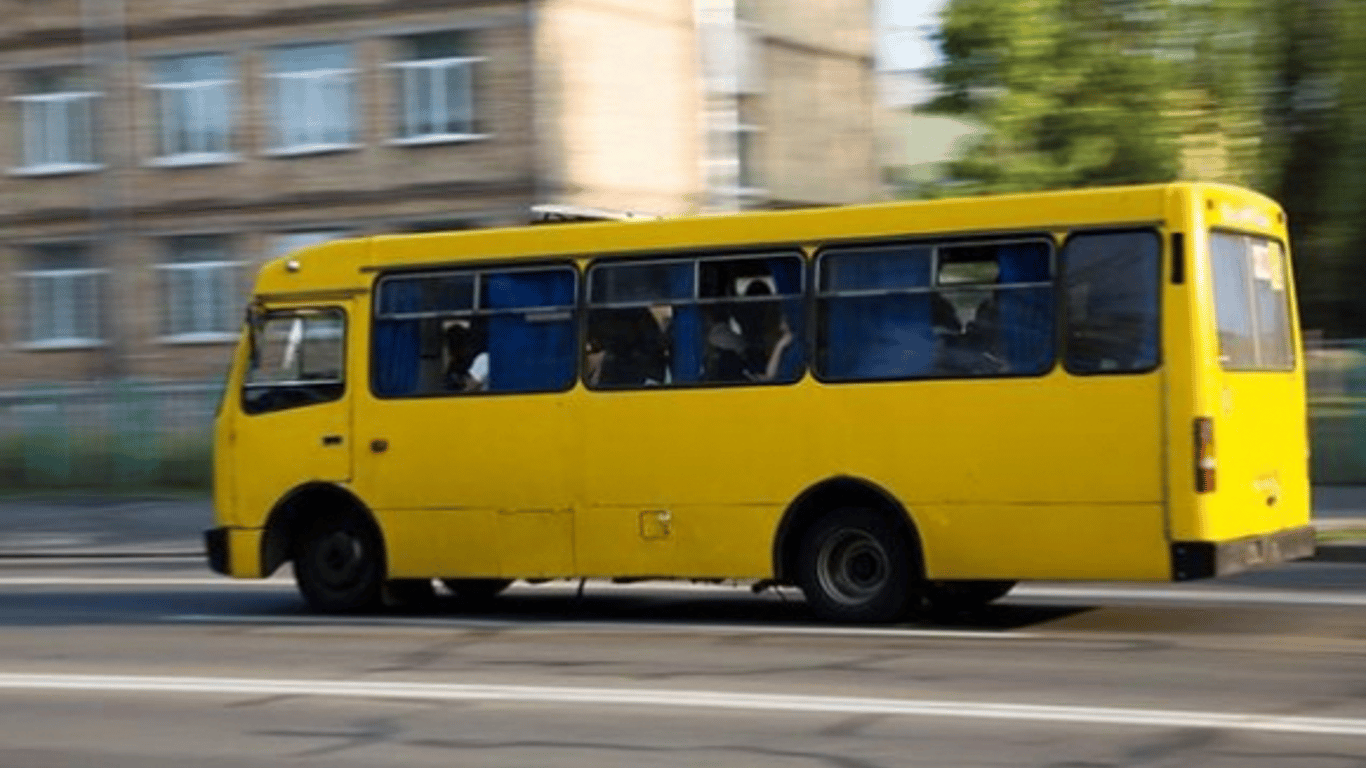 В Одессе маршрутка сбила подростка - полиция начала расследование