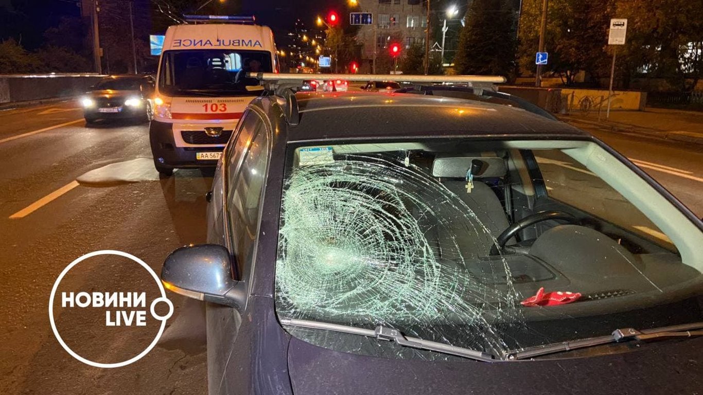 ДТП у Києві - жінка вирішила перебігти дорогу на шість смуг
