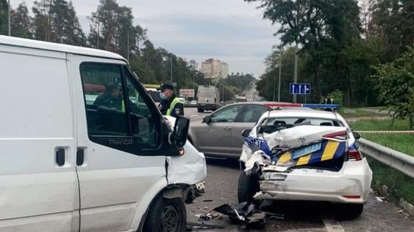Тройное ДТП в Киеве - пострадали четверо людей