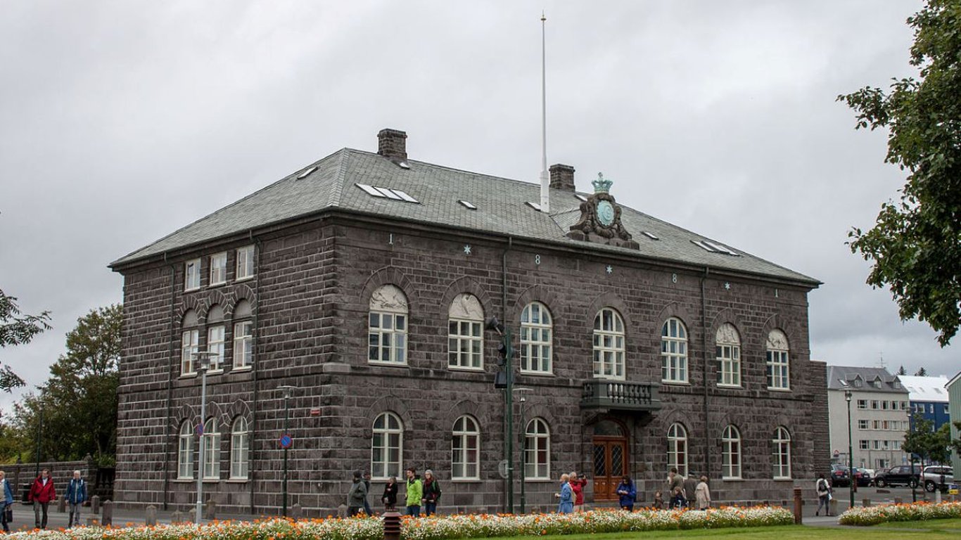 Исландия стала первой страной в Европе с женским парламентом