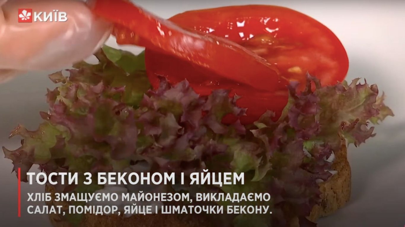 тосты с беконом и яйцом