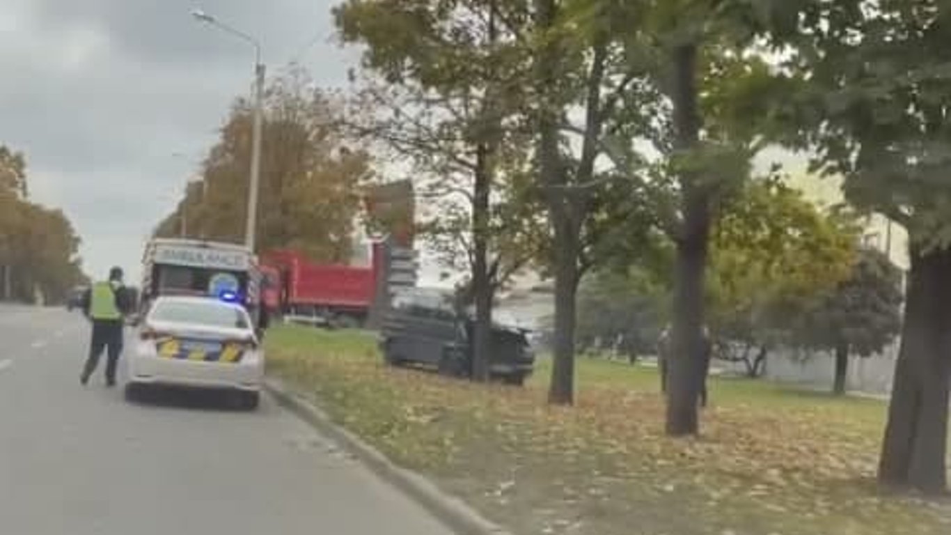 В Харькове на Салтовском шоссе микроавтобус попал в ДТП