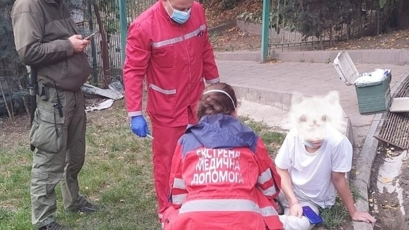 В Одессе подросток сломал ногу в парке