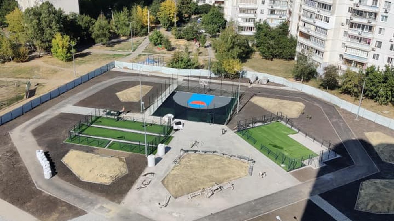 На Старій Салтівці в Харкові закінчується будівництво спортивних майданчиків