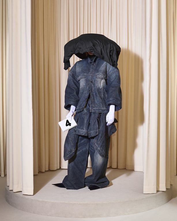 Коллекция Balenciaga Fall 2024 года Couture. Фото: instagram/balenciaga
