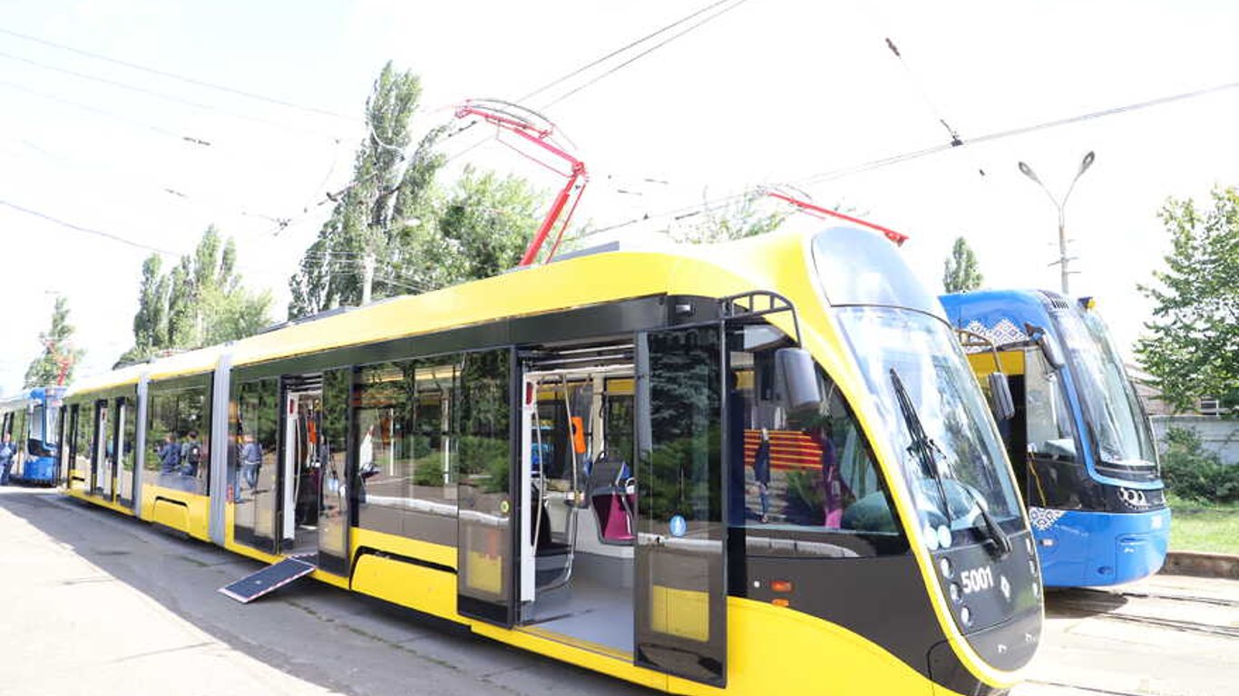 Трамваї в Києві - скільки закупили нових, як виглядають