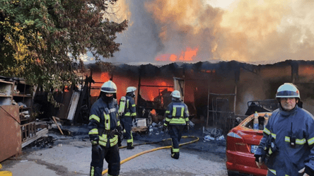 В Харькове пылал столярный цех: пожар на более 500 квадратных метров. Фото - 285x160