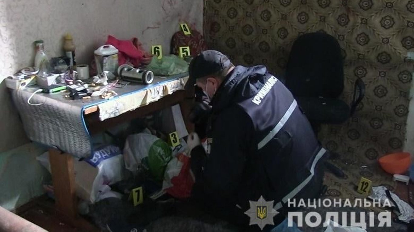 Убийство в Киеве - мужчина палкой забил жену и сам вызвал полицию