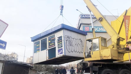 Снесенные МАФы "кочуют" по Киеву. Фото - 285x160