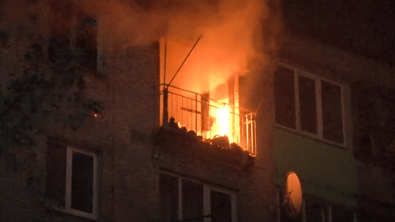 Пожар в пятиэтажке во Львове - видео
