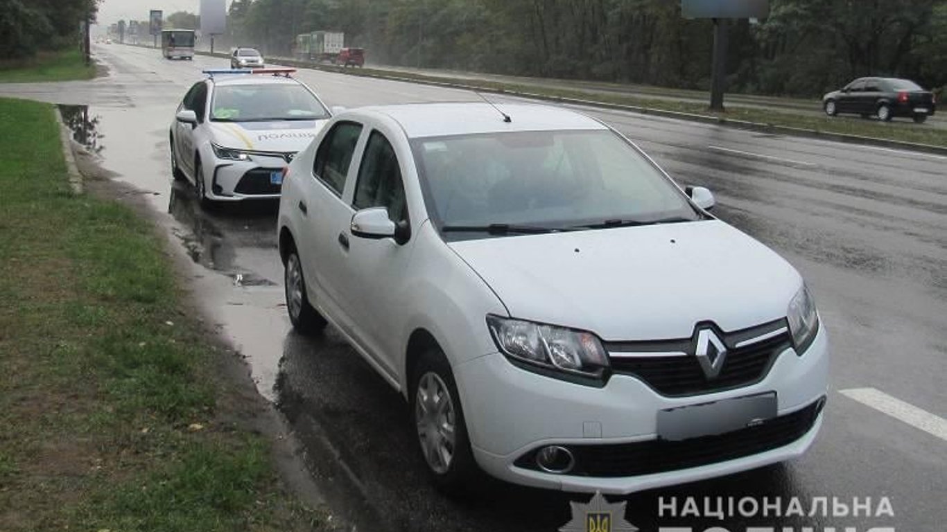 У Києві викрали автомобіль таксі