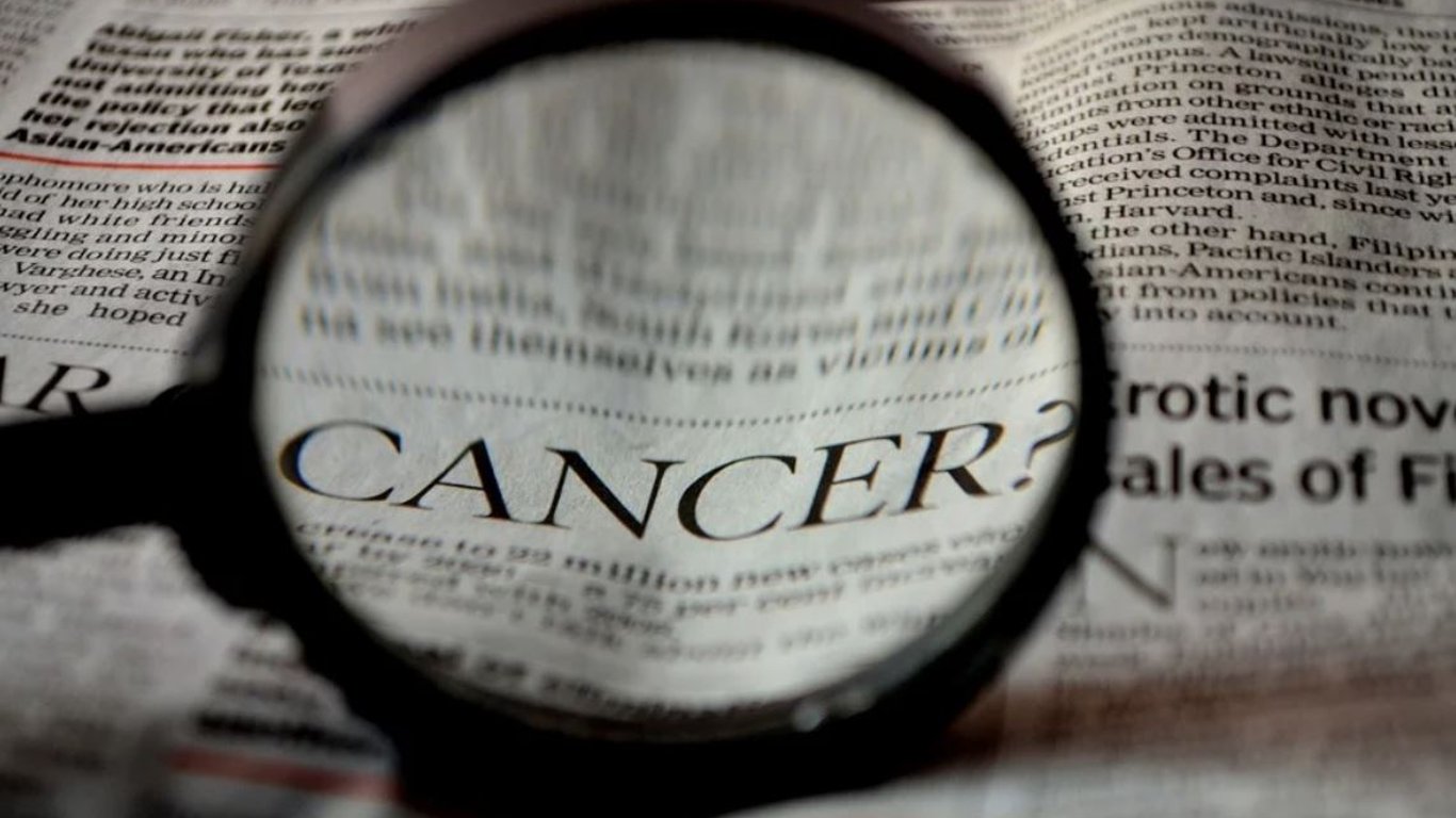 Вчені дізналися хто частіше хворіє на рак - жінки чи чоловіки
