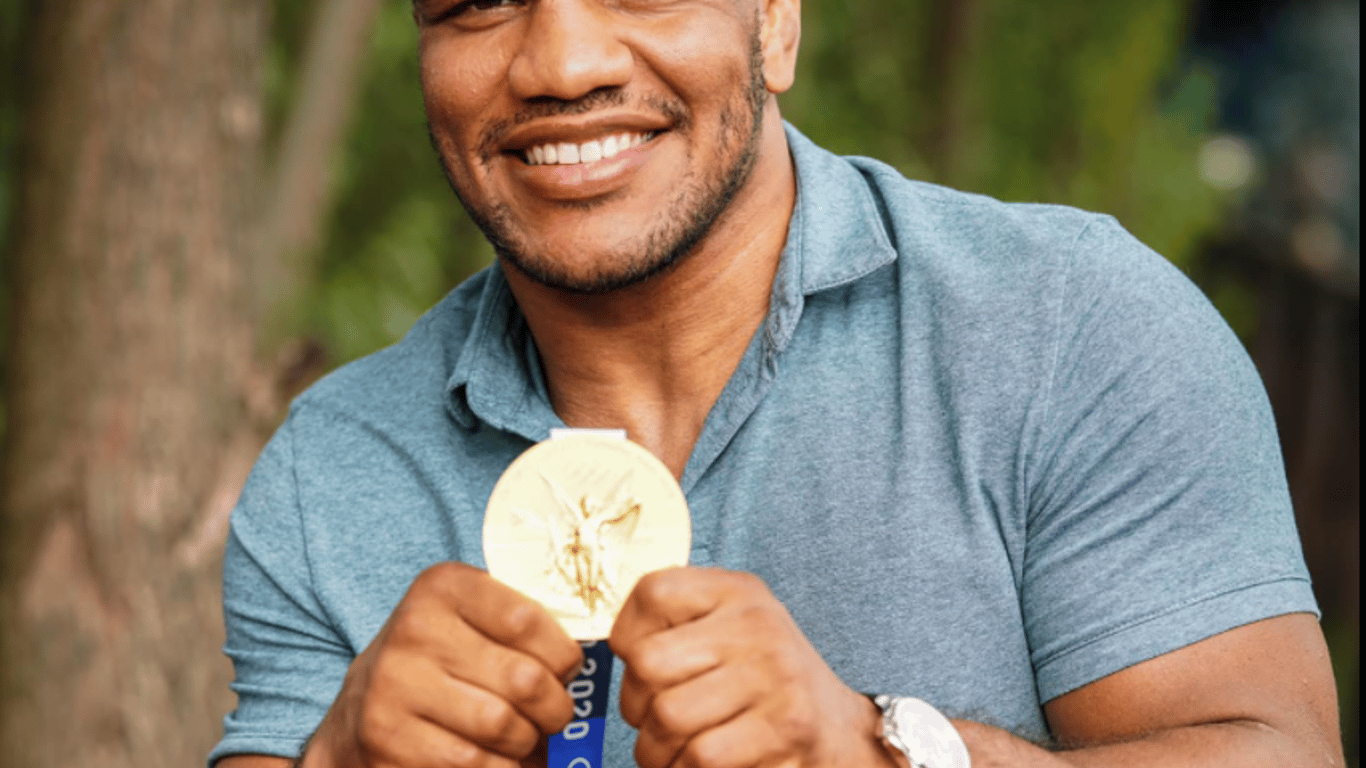 Олімпіада в Токіо - Жан Беленюк продає золоту медаль