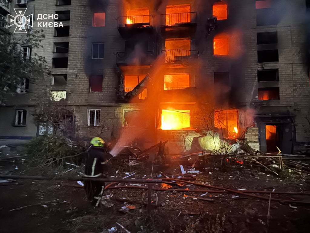 Обстріл Києва 2 липня - у місті палають домівки