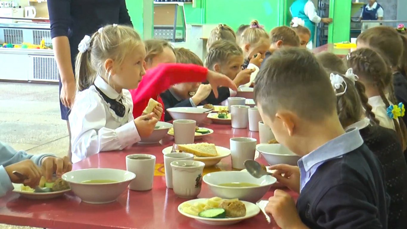 Чим годують дітей у школах Одеси