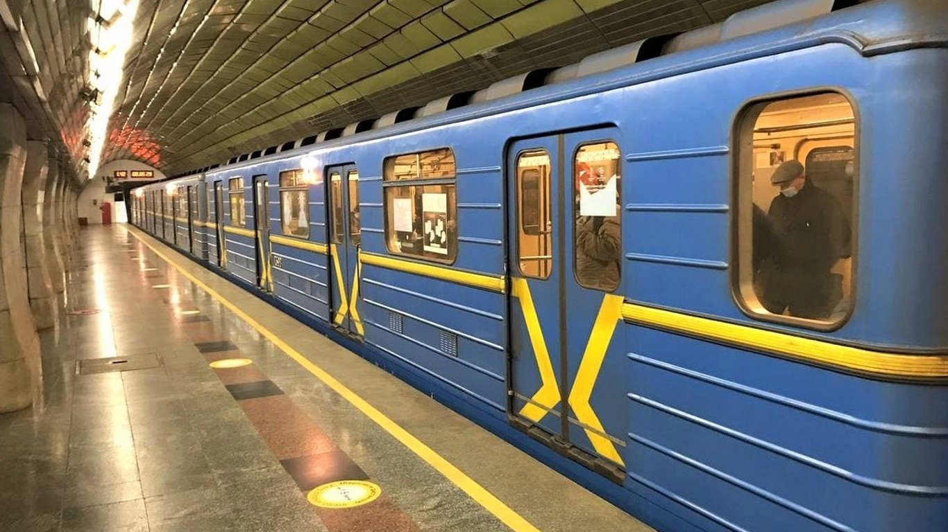 Київське метро - чому непрацює станція "Театральна"