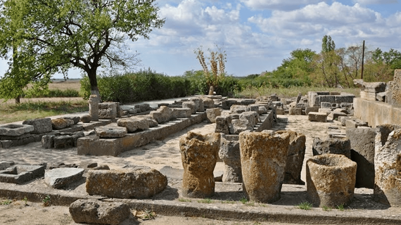 На Николаевщине раскопали подземный склеп I века: какие артефакты обнаружили