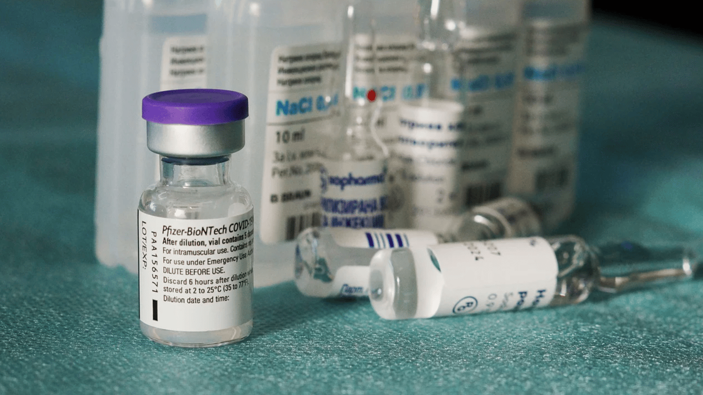 Pfizer запросила дозвіл на щеплення від коронавірусу дітей