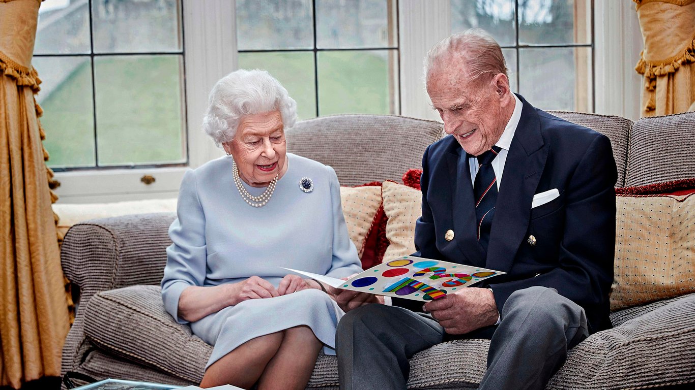 Как выглядели Елизавета II и принц Филипп 60 лет назад - архивные фото королевской четы