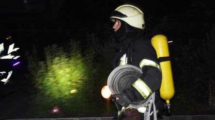 В Одессе на чердаке дома горело заброшенное имущество: пожар тушили 20 пожарных - 285x160
