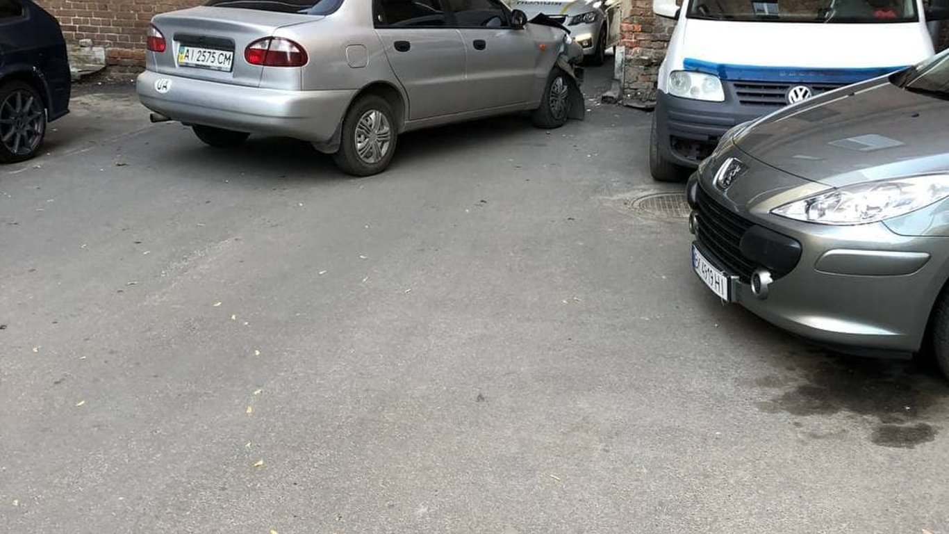 В Харькове таксист умер прямо за рулем
