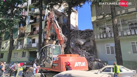 В Батуми обрушилась часть многоэтажки: есть пострадавшие. Фото и видео - 285x160