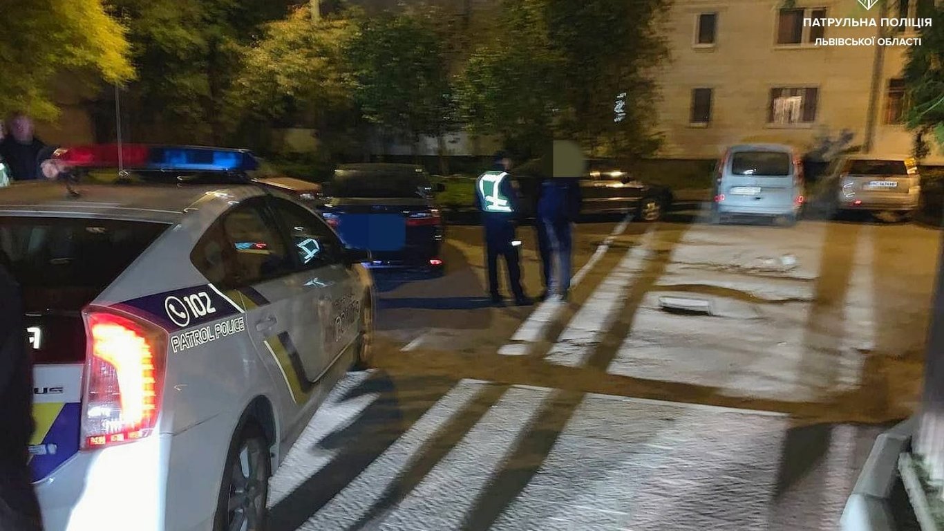 У Львові водій намагався втекти від поліцейцьких