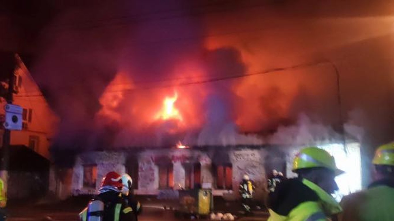 В центре Киева произошел сильный пожар