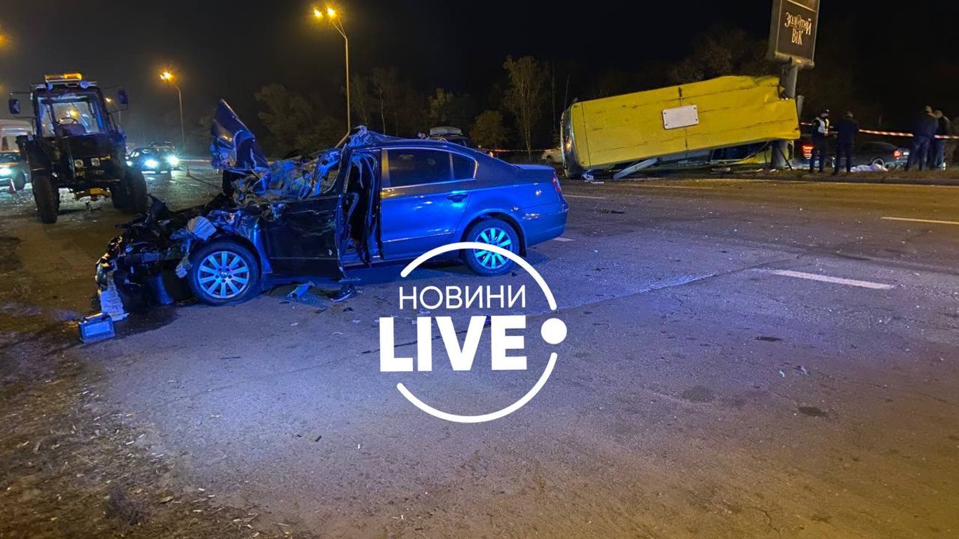 Серьезное ДТП с маршруткой произошло в Киеве. Фото, видео