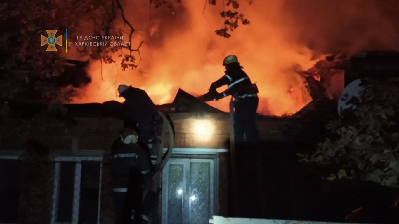 На Харьковщине 4 подразделения спасателей тушили пожар в жилом доме - подробности