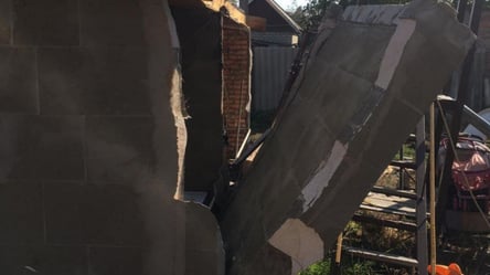Взрыв жилого дома в Харьковской области: пострадал мужчина. Кадры - 285x160