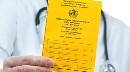 У Києві сімейного лікаря спіймали на підробці сертифікатів СOVID-19: подробиці - 285x160