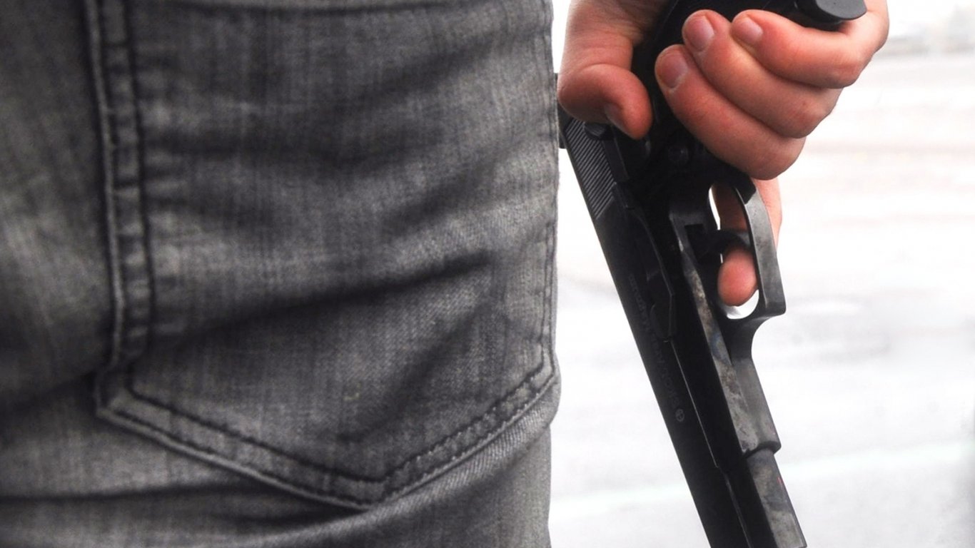 В Киевской области мужчина устроил стрельбу по людям