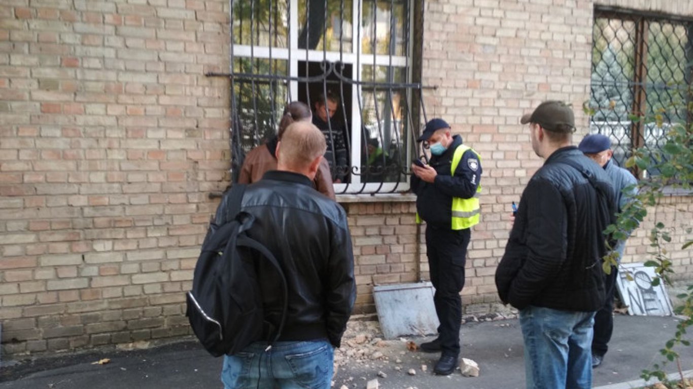 В центре Киева рушат жилой дом под магазин - что известно