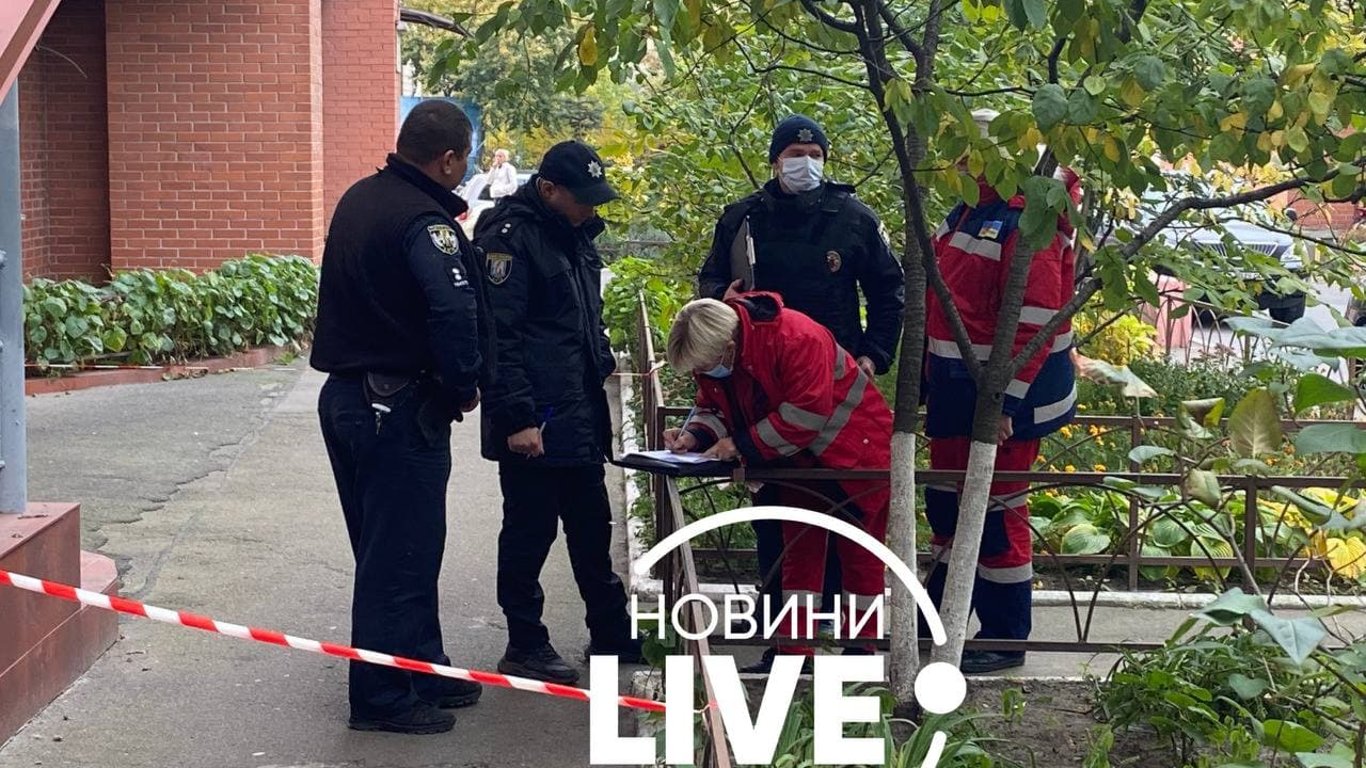 Трагедия в Киеве - женщина выпала из окна
