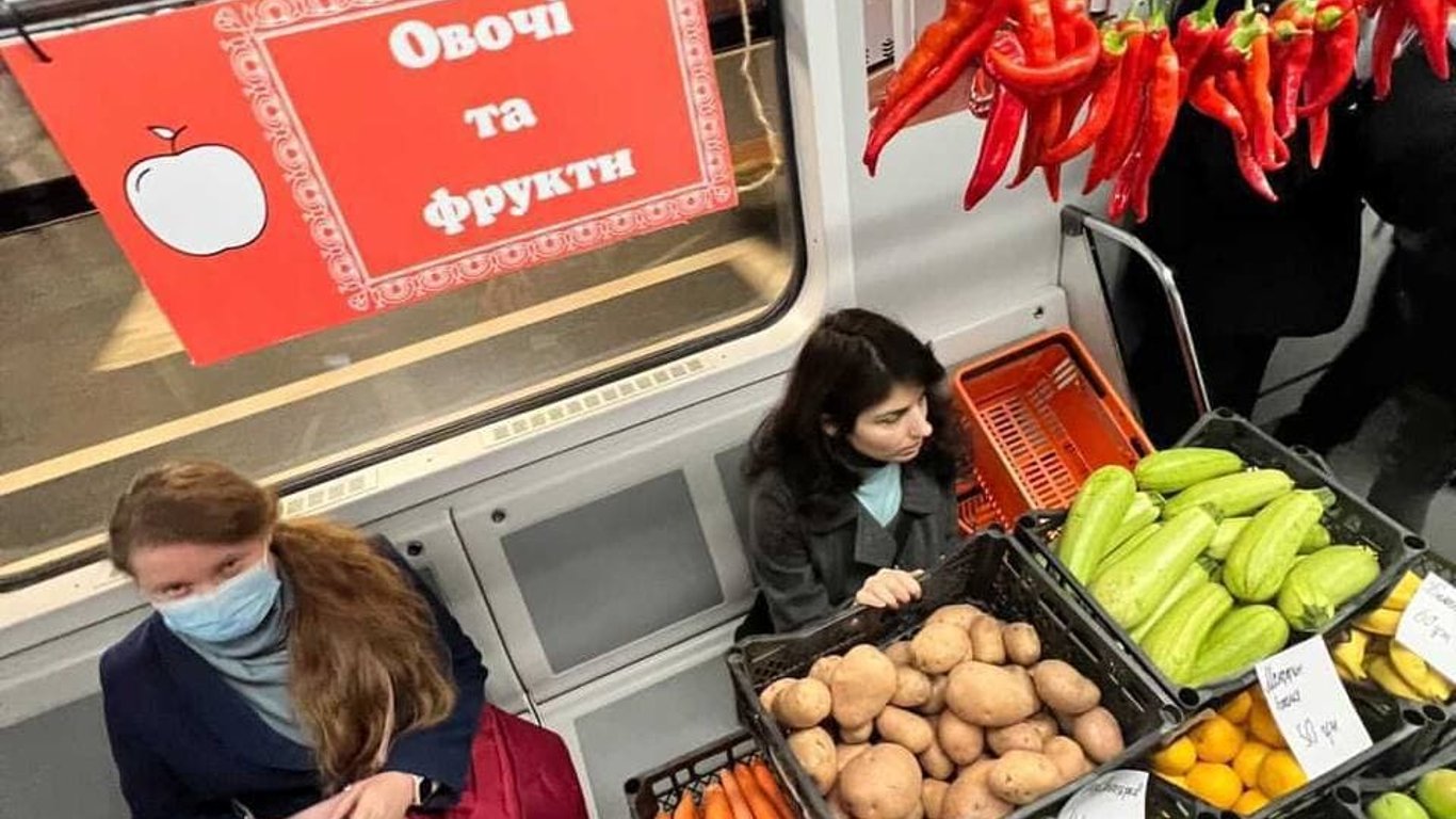 У вагонах Київського метрополітену влаштували торгівлю - що відомо