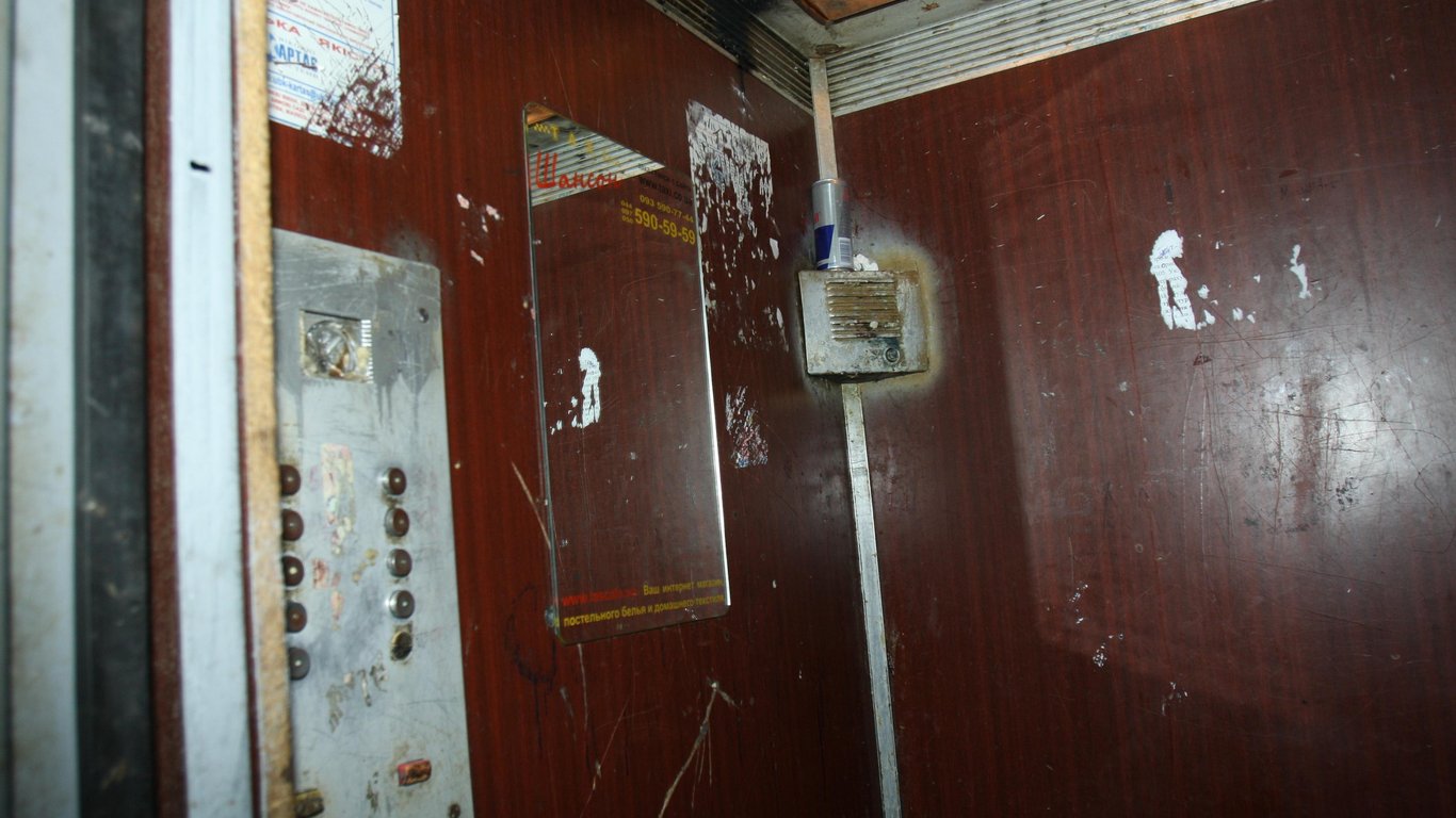 У Києві вкрали гроші на ремонт ліфтів - подробиці